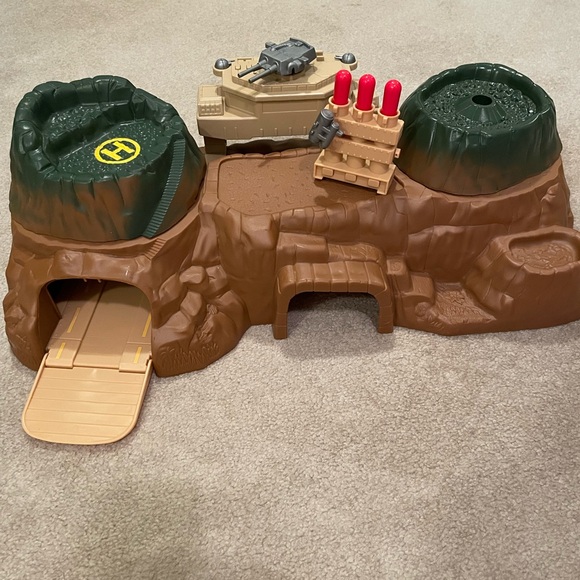 Motor Max 2001 item 76360 mountain play set - Picture 1 of 6